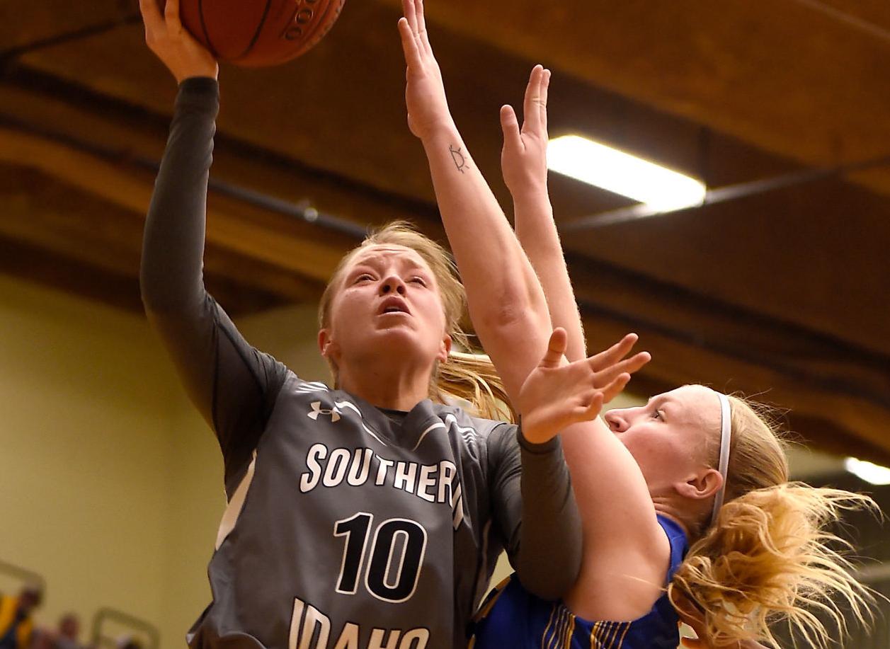 Womens Basketball - SLCC Vs. CSI